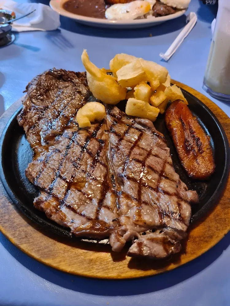 Carne Asada Con Yuca